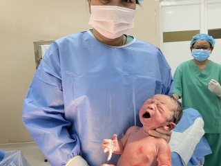 Mẹ bầu ăn gì để giữ dáng, thai nhi vẫn tăng cân?